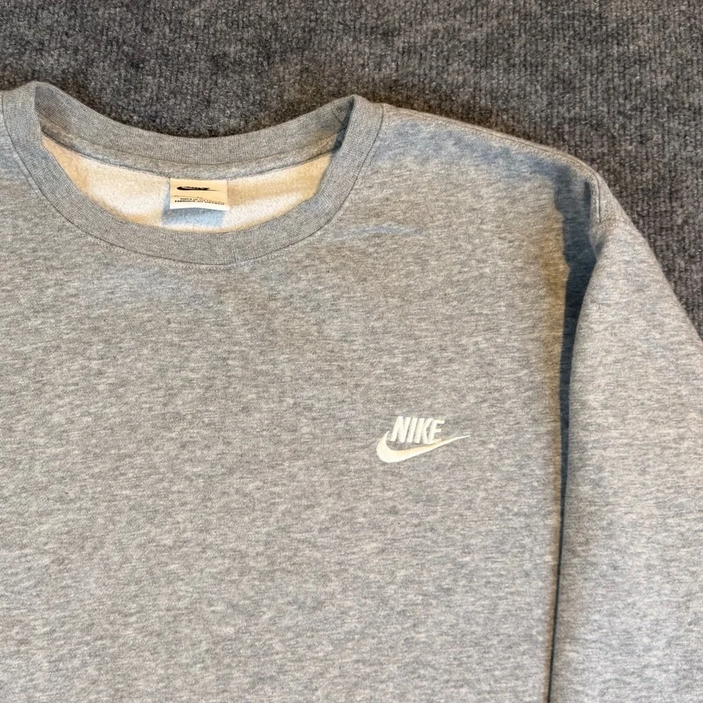 Nike Sportswear Club Fleece Crewneck Sweatshirt Heather Grey Mens XL Embroidered